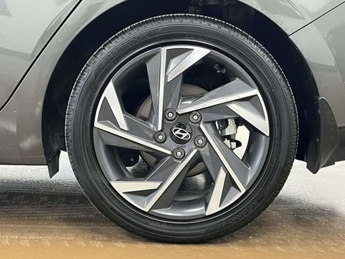 Certified 2025 Hyundai Elantra SEL FWD image 11