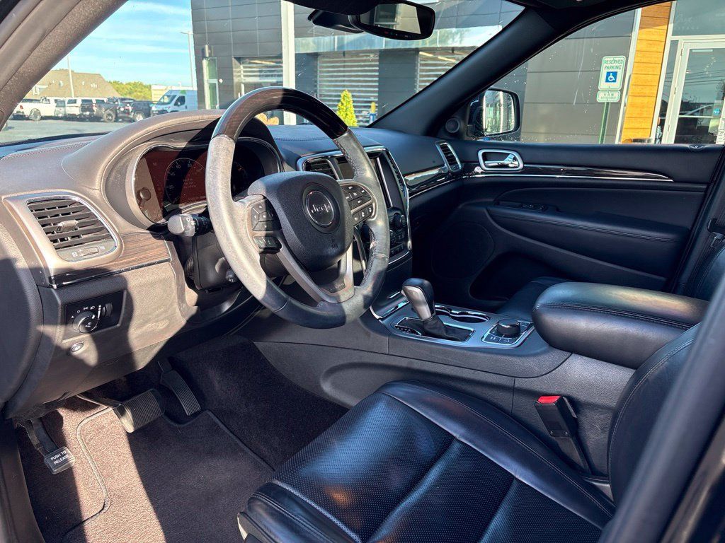 Used 2018 Jeep Grand Cherokee Overland AWD/4WD image 15