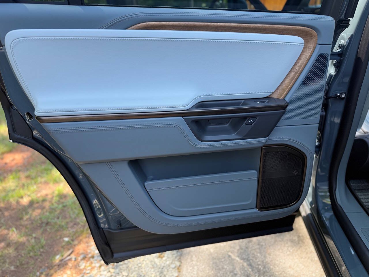 Used 2026 Rivian R1S Premium Tri AWD/4WD image 13