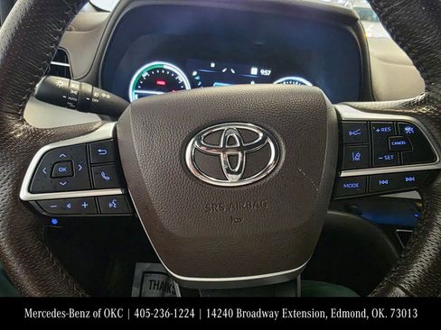 Used 2022 Toyota Sienna Platinum FWD image 11