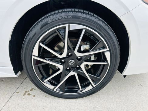 Used 2024 Nissan Sentra SR w/ SR Premium Package image 41