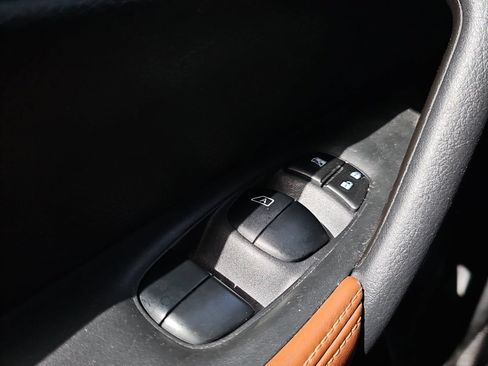 Used 2018 Nissan Rogue SL w/ Premium Package FWD image 23