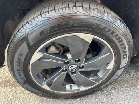 Used 2024 Nissan Rogue SV AWD/4WD image 28