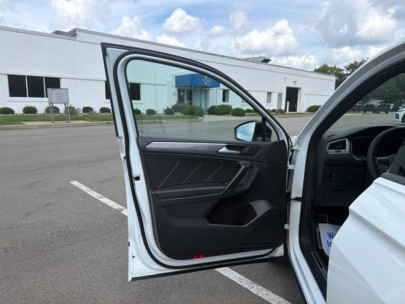 Used 2023 Volkswagen Tiguan SE R-Line FWD image 17