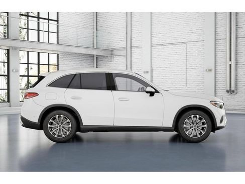 Used 2026 Mercedes-Benz GLC 300 4MATIC image 2