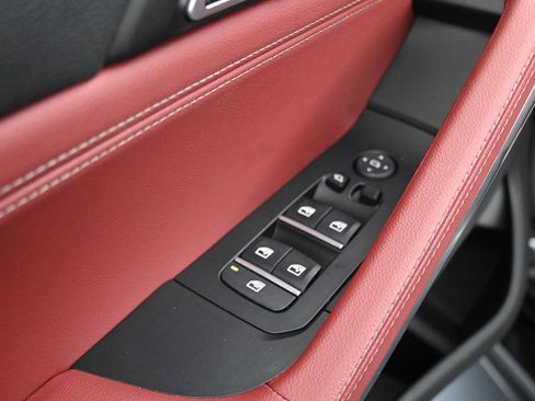 Used 2022 BMW X6 xDrive40i w/ M Sport Package AWD/4WD image 16