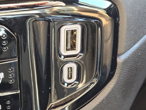 Used 2024 Chevrolet Silverado 1500 High Country image 10