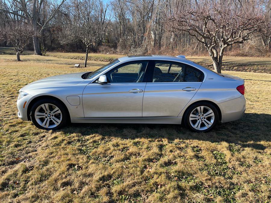 Used 2017 BMW 330e w/ Technology Package RWD image 19