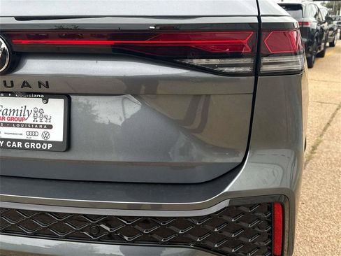 New 2026 Volkswagen Tiguan SE R-Line FWD image 9