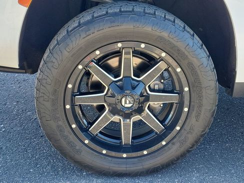 Used 2021 Chevrolet Tahoe Z71 image 17