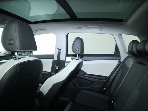 Used 2025 Volkswagen Taos SE image 15