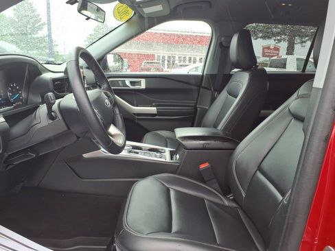 Certified 2023 Ford Explorer XLT w/ Equipment Group 202A AWD/4WD image 15