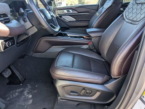 Used 2025 Ford Explorer Platinum w/ LUX Leather Package image 11