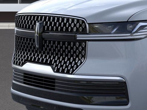 New 2026 Lincoln Navigator Reserve AWD/4WD image 18