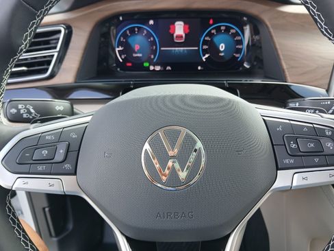 New 2026 Volkswagen Atlas SE FWD image 14