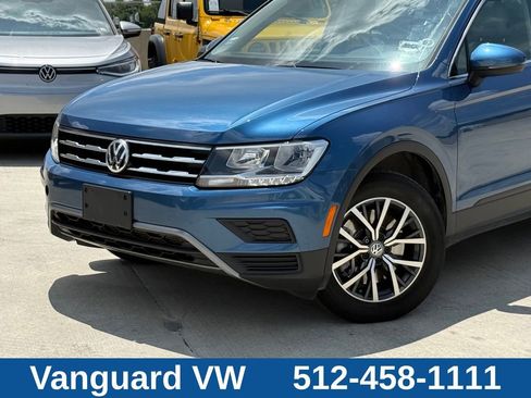 Used 2019 Volkswagen Tiguan SE w/ Panoramic Sunroof Package FWD image 2