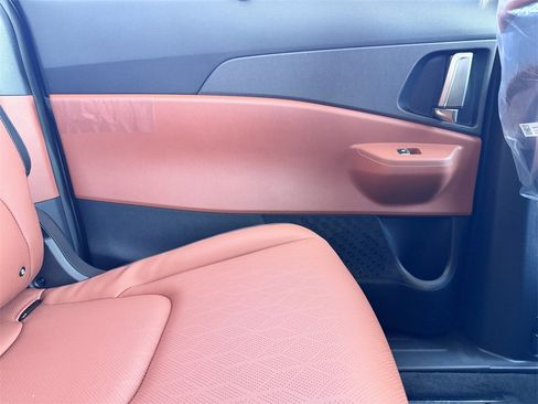 New 2026 Kia Carnival EX image 31