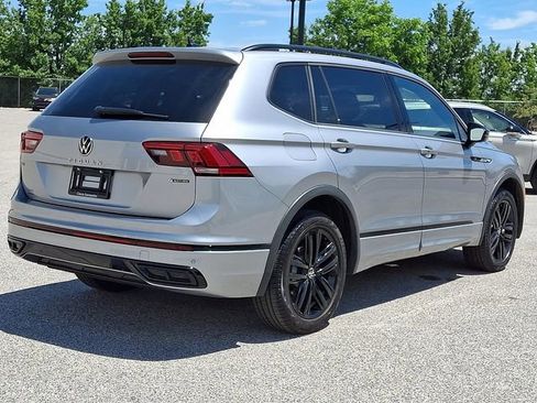 Used 2022 Volkswagen Tiguan SE R-Line AWD/4WD image 9