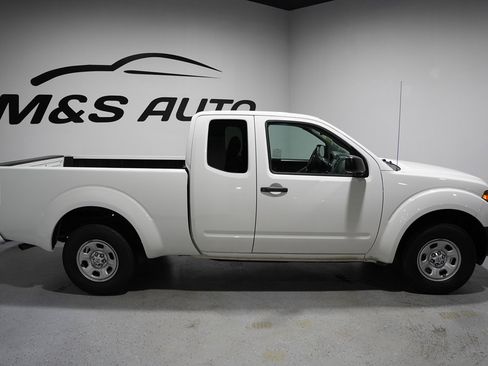 Used 2019 Nissan Frontier S image 2