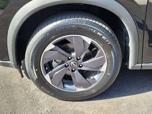Used 2025 Nissan Rogue SV FWD image 11