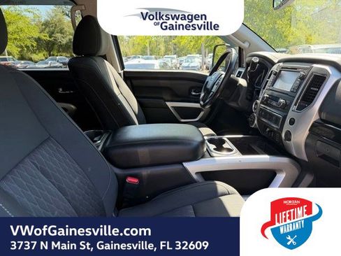 Used 2018 Nissan Titan SV w/ SV Convenience Package AWD/4WD image 9