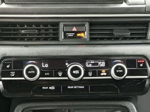 Used 2023 Honda Pilot Sport image 13