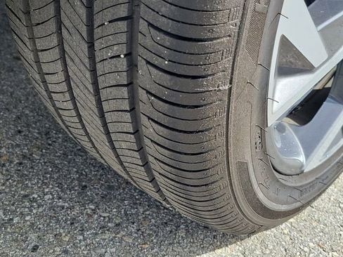 Certified 2025 Hyundai Elantra SEL image 23