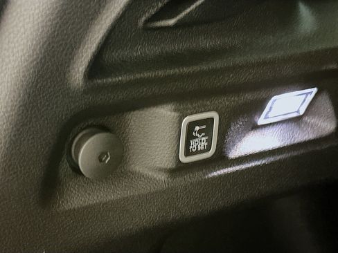 Used 2023 Jeep Grand Cherokee L Laredo image 32