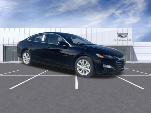 Used 2025 Chevrolet Malibu LT image 2