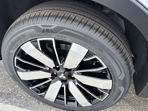 New 2026 Mitsubishi Outlander 4WD Plug-In Hybrid image 11