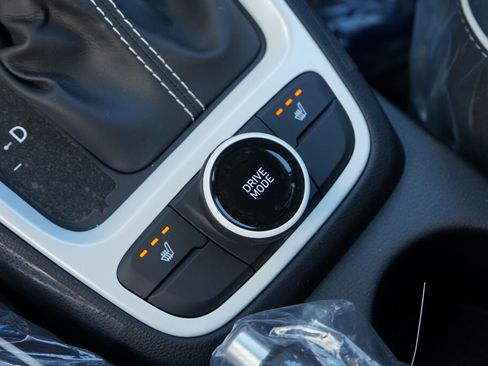 New 2025 Hyundai Venue Limited image 12