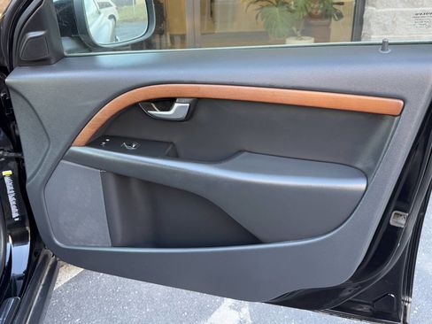 Used 2010 Volvo XC70 3.2 image 50