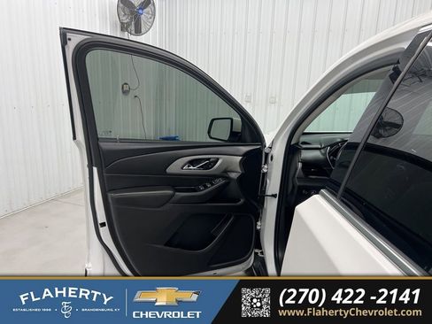 Used 2020 Chevrolet Traverse LT image 8