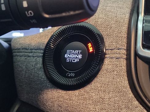 Used 2025 Jeep Compass Latitude image 31