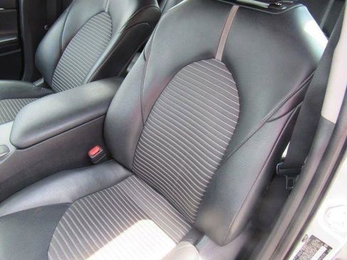 Used 2021 Toyota Camry SE FWD image 9