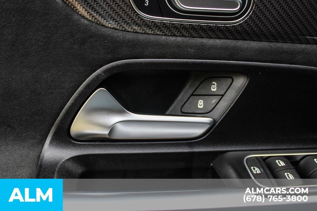 Used 2025 Mercedes-Benz GLB 250 image 38