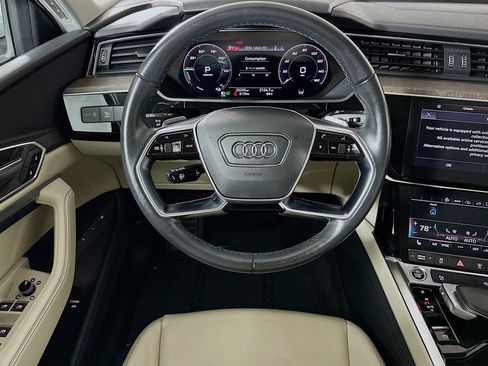 Used 2024 Audi Q8 e-tron Premium image 5