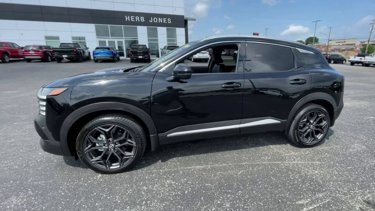 Used 2025 Nissan Kicks SR AWD/4WD image 4