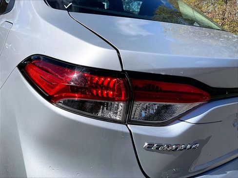 Used 2022 Toyota Corolla LE FWD image 28