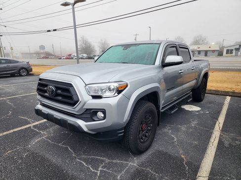 Used 2022 Toyota Tacoma SR5 image 3