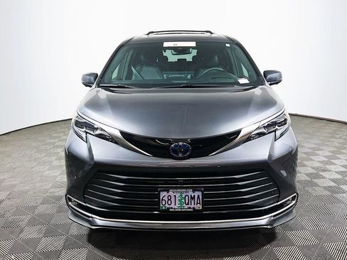 Certified 2025 Toyota Sienna Platinum AWD/4WD image 3