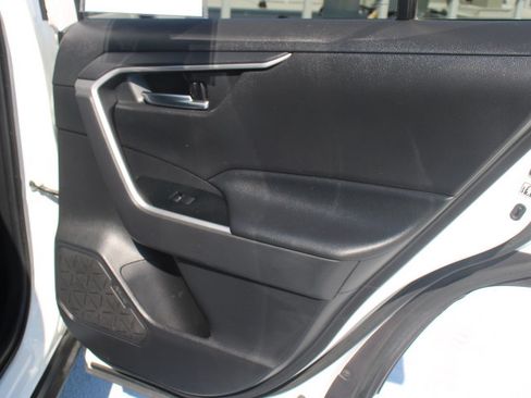 Used 2020 Toyota RAV4 XLE w/ Carpet Mat Package FWD image 16