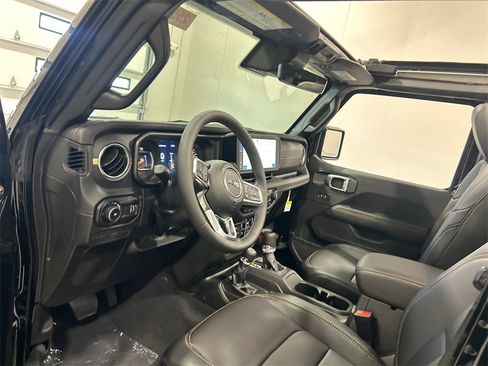 New 2025 Jeep Wrangler Sahara w/ Technology Group image 17
