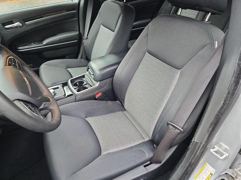 Used 2023 Chrysler 300 Touring w/ Sport Appearance Package image 14