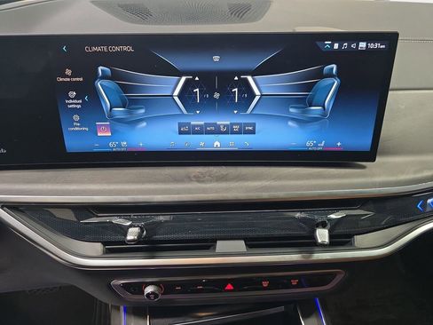 Used 2026 BMW X7 xDrive40i w/ Premium Package image 23