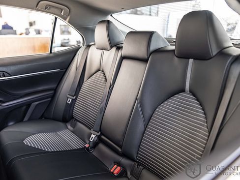 Used 2020 Toyota Camry SE FWD image 30