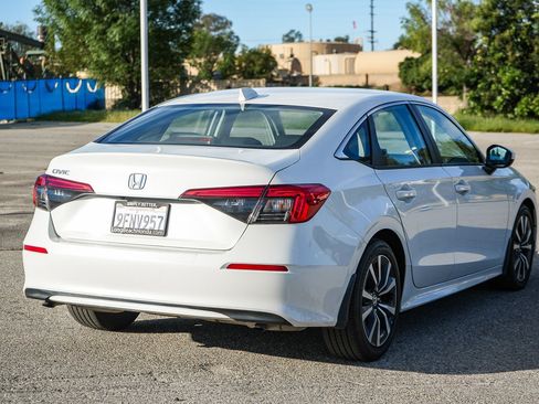 Used 2023 Honda Civic EX image 7