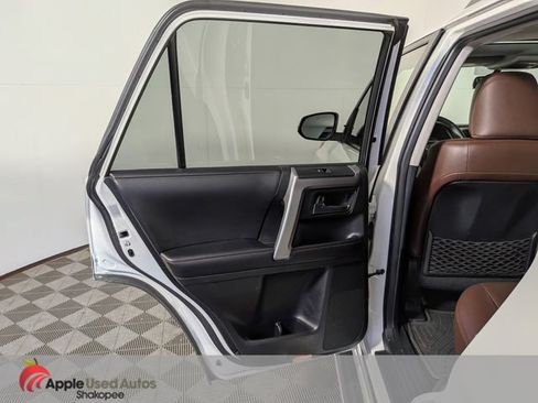 Used 2016 Toyota 4Runner Limited AWD/4WD image 32