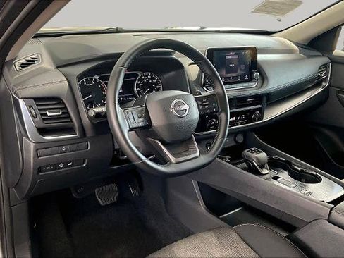 Certified 2025 Nissan Rogue SV FWD image 17