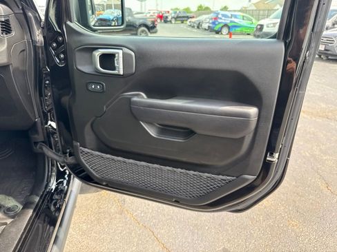 Used 2024 Jeep Wrangler Unlimited AWD/4WD image 32